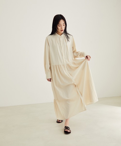 SALON adam et rope'(サロン アダム エ ロペ)の「【洗える】ティアードギャザーロングワンピース(ワンピース・レディース・オフホワイト/ライトグリーン・FREE)」の8枚目の写真