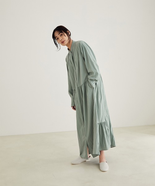 SALON adam et rope'(サロン アダム エ ロペ)の「【洗える】ティアードギャザーロングワンピース(ワンピース・レディース・オフホワイト/ライトグリーン・FREE)」の13枚目の写真