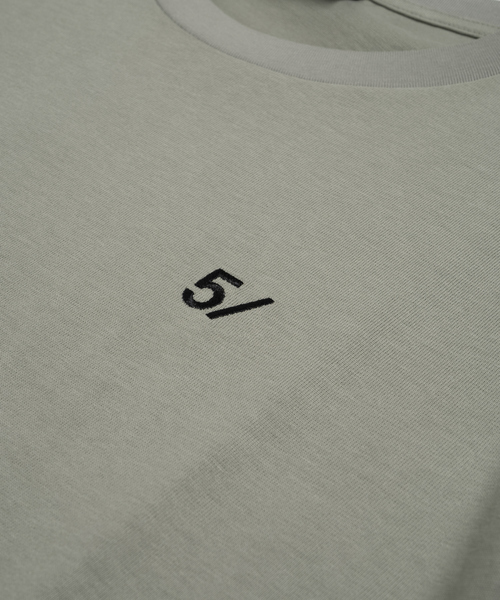 5/(ファイブスラッシュ)の「【5/】アイコン T シャツ(Tシャツ/カットソー・メンズ・ブラック/ホワイト/カーキ・M/L/XL/XX-LARGE/XXX-LARGE)」の4枚目の写真