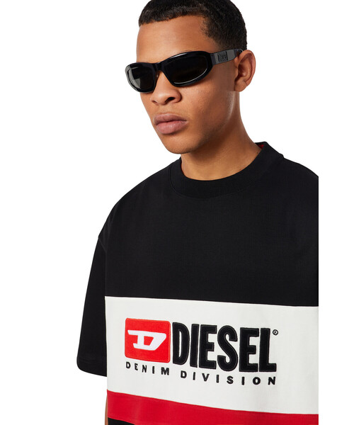 DIESEL（ディーゼル）の「メンズ Tシャツ リラックスフィット プリント（Tシャツ/カットソー・メンズ・ホワイト/ブラック・SMALL/MEDIUM/LARGE/X-LARGE/XX-LARGE/X-SMALL）」の7枚目の写真