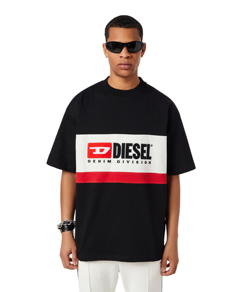 DIESEL（ディーゼル）の「メンズ Tシャツ リラックスフィット プリント（Tシャツ/カットソー・メンズ・ホワイト/ブラック・SMALL/MEDIUM/LARGE/X-LARGE/XX-LARGE/X-SMALL）」の15枚目の写真