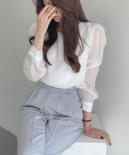 LAFFMO（ラフモ）の「クルーネックギャザースリーブブラウス（シャツ/ブラウス・レディース・ホワイト/ベージュ/ブルー・F）」の4枚目の写真