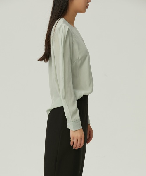 LAFFMO（ラフモ）の「クルーネックギャザースリーブブラウス（シャツ/ブラウス・レディース・ホワイト/ベージュ/ブルー・F）」の11枚目の写真