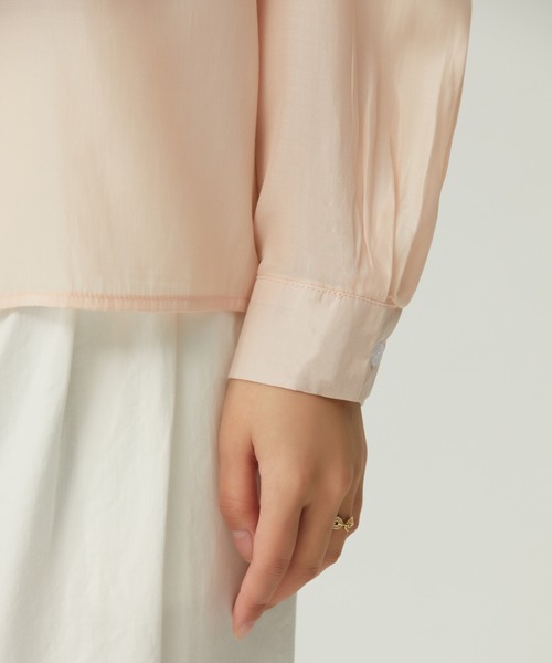 LAFFMO（ラフモ）の「クルーネックギャザースリーブブラウス（シャツ/ブラウス・レディース・ホワイト/ベージュ/ブルー・F）」の15枚目の写真