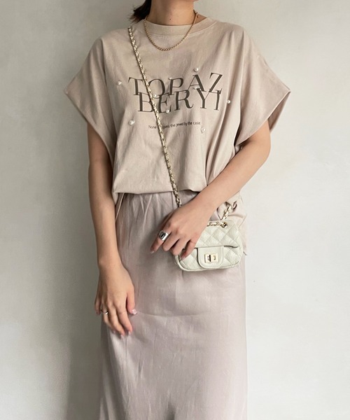 DouDou（ドゥドゥ）の「TOPAZ パールロゴフロッキーTEE（Tシャツ/カットソー・レディース・オフホワイト/ベージュ/チャコールグレー・FREE）」の3枚目の写真