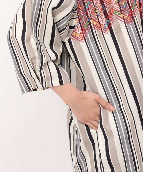 チチカカ（チチカカ）の「ShantiShanti ウィピールストライプチュニックドレス【WEB限定】（ワンピース・レディース・ブラック/ナチュラル/レッド・FREE）」の15枚目の写真