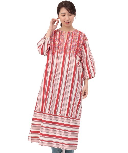 チチカカ（チチカカ）の「ShantiShanti ウィピールストライプチュニックドレス【WEB限定】（ワンピース・レディース・ブラック/ナチュラル/レッド・FREE）」の11枚目の写真