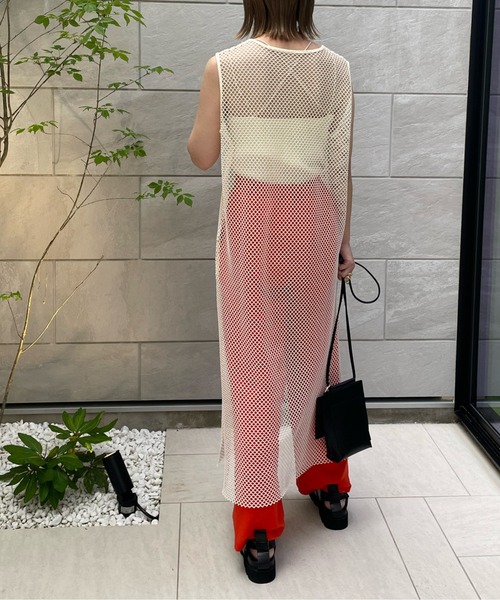 y/m by misato（イムバイミサト）の「カットメッシュロングトップス（ベスト・レディース・ブラック/アイボリー・FREE）」の3枚目の写真