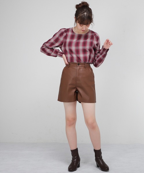 Honeys（ハニーズ）の「合皮ショートパンツ（その他パンツ・レディース・ブラック/ベージュ/ブラウン・S/M/L）」の8枚目の写真