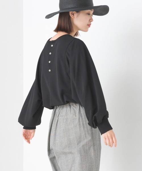 OMNES（オムネス）の「梨地バックヘンリーボリュームスリーブプルオーバー長袖（その他トップス・レディース・ブラック/グリーン/アイボリー/キャメル/ベージュ/ブルー/ピンク・FREE）」の2枚目の写真