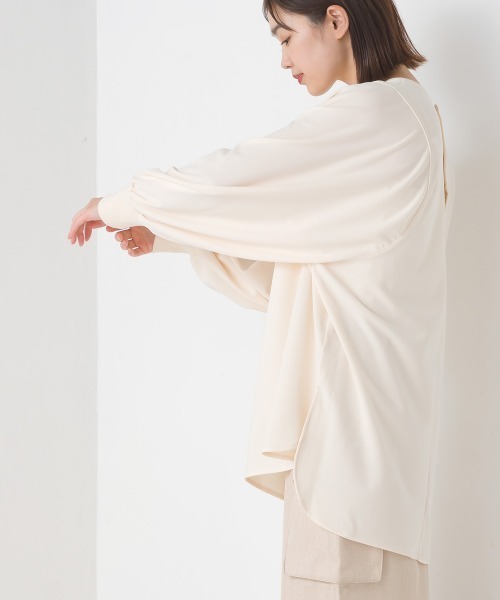 OMNES（オムネス）の「梨地バックヘンリーボリュームスリーブプルオーバー長袖（その他トップス・レディース・ブラック/グリーン/アイボリー/キャメル/ベージュ/ブルー/ピンク・FREE）」の15枚目の写真