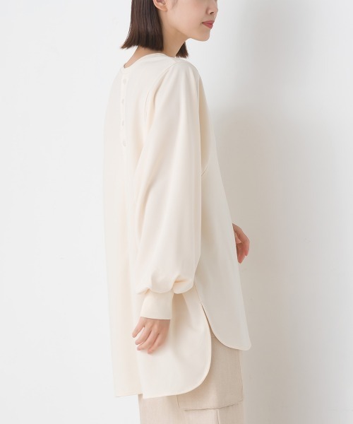OMNES（オムネス）の「梨地バックヘンリーボリュームスリーブプルオーバー長袖（その他トップス・レディース・ブラック/グリーン/アイボリー/キャメル/ベージュ/ブルー/ピンク・FREE）」の18枚目の写真