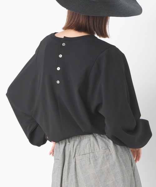 OMNES（オムネス）の「梨地バックヘンリーボリュームスリーブプルオーバー長袖（その他トップス・レディース・ブラック/グリーン/アイボリー/キャメル/ベージュ/ブルー/ピンク・FREE）」の20枚目の写真