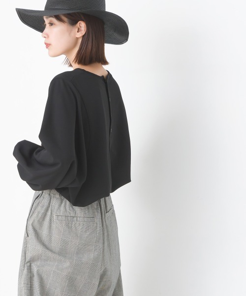 OMNES（オムネス）の「梨地バックヘンリーボリュームスリーブプルオーバー長袖（その他トップス・レディース・ブラック/グリーン/アイボリー/キャメル/ベージュ/ブルー/ピンク・FREE）」の22枚目の写真