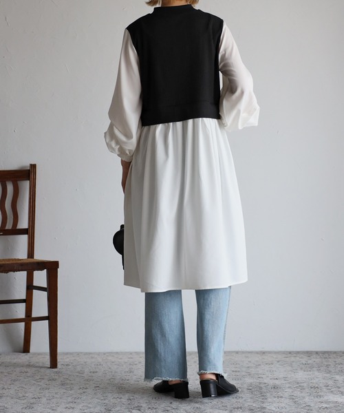 Yucca(ユッカ)の「タック7分袖ドッキングワンピース(ワンピース・レディース・アイボリー/ホワイト・MEDIUM/LARGE)」の4枚目の写真