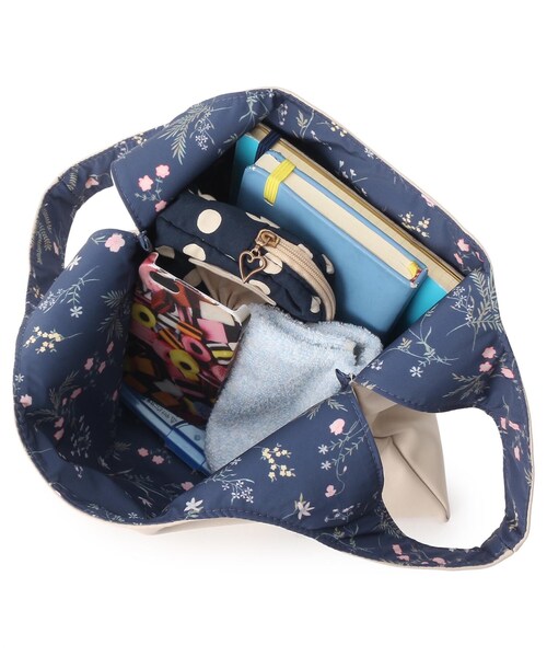 LAURA ASHLEY(ローラアシュレイ)の「クロスウェル柄 バッグS(トートバッグ・レディース・アイボリー/ベビーピンク・00)」の10枚目の写真