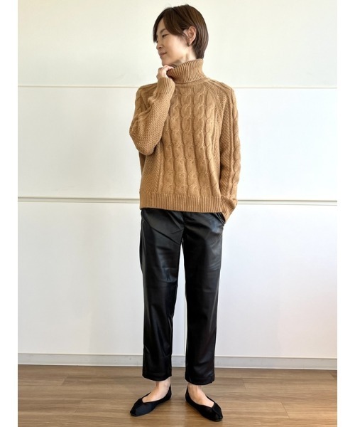 GAP（ギャップ）の「ミッドライズ フェイクレザー イージーパンツ（その他パンツ・レディース・ブラック・XS/S/M/L/XXS）」の7枚目の写真