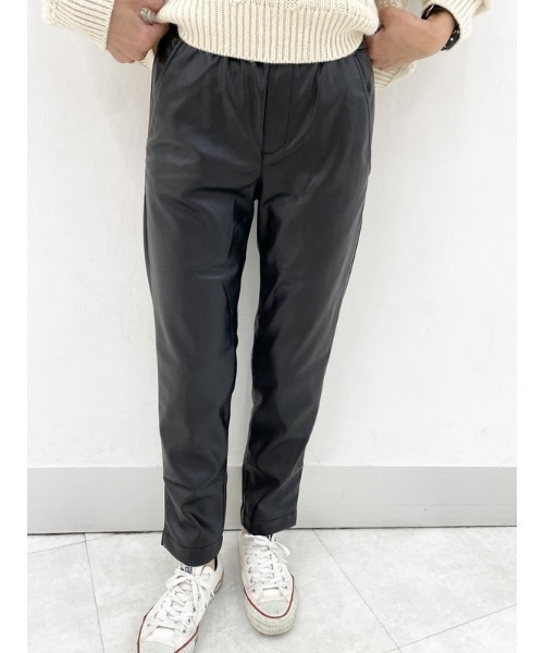 GAP（ギャップ）の「ミッドライズ フェイクレザー イージーパンツ（その他パンツ・レディース・ブラック・XS/S/M/L/XXS）」の8枚目の写真
