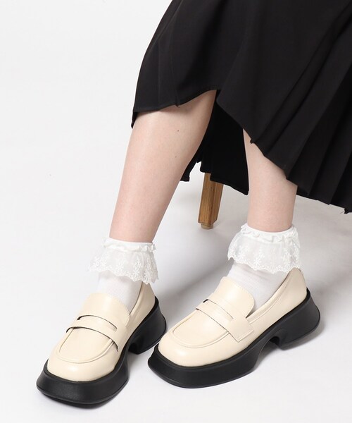 cs T&P（シーエスティーアンドピー）の「◆スクウェアローファーパンプス【厚底/ガーリー系ファッション/シンプルデザイン/csT&P】（パンプス・レディース・アイボリー/ブラック/ブラック系1・M/LL/L/S）」の7枚目の写真