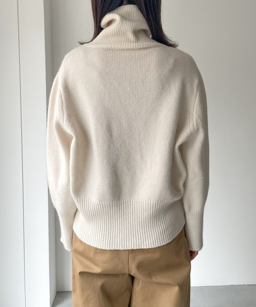 CANAL JEAN(キャナルジーン)の「El mar ボリュームスリーブハイネックニット(ニット/セーター・レディース・アイボリー/ブラック・ONE SIZE)」の4枚目の写真