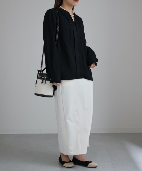 ap retro(アプレトロ)の「スキッパーボタンブラウス ノーカラーブラウス 2WAYブラウス(シャツ/ブラウス・レディース・ブラック/グレイッシュベージュ/ホワイト・FREE)」の20枚目の写真