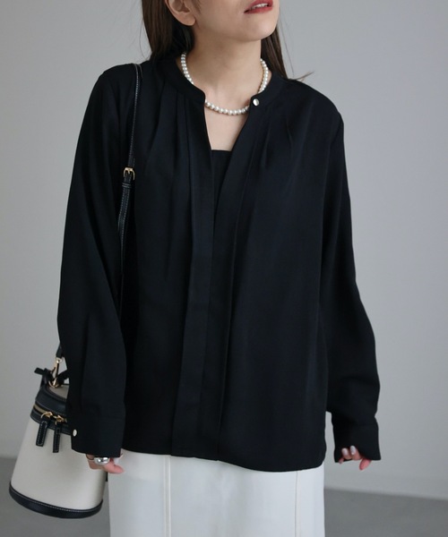 ap retro(アプレトロ)の「スキッパーボタンブラウス ノーカラーブラウス 2WAYブラウス(シャツ/ブラウス・レディース・ブラック/グレイッシュベージュ/ホワイト・FREE)」の13枚目の写真