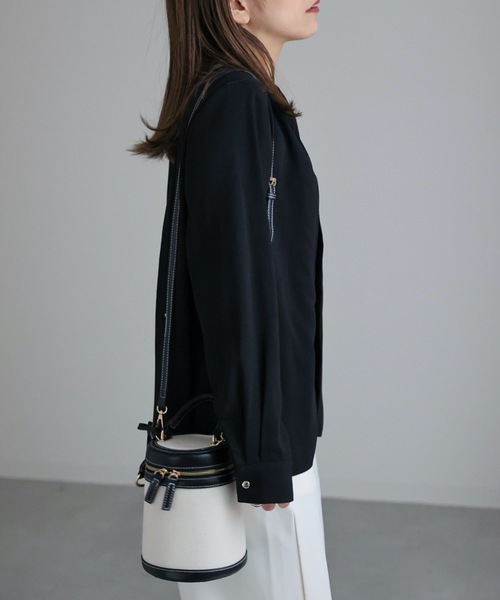 ap retro(アプレトロ)の「スキッパーボタンブラウス ノーカラーブラウス 2WAYブラウス(シャツ/ブラウス・レディース・ブラック/グレイッシュベージュ/ホワイト・FREE)」の18枚目の写真