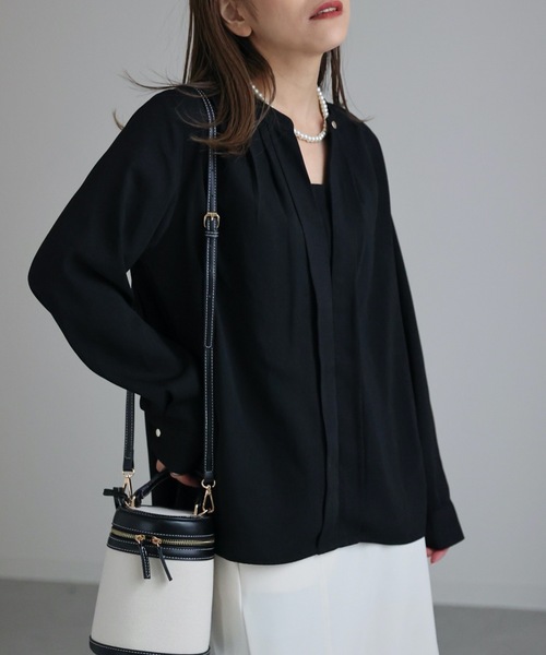 ap retro(アプレトロ)の「スキッパーボタンブラウス ノーカラーブラウス 2WAYブラウス(シャツ/ブラウス・レディース・ブラック/グレイッシュベージュ/ホワイト・FREE)」の14枚目の写真