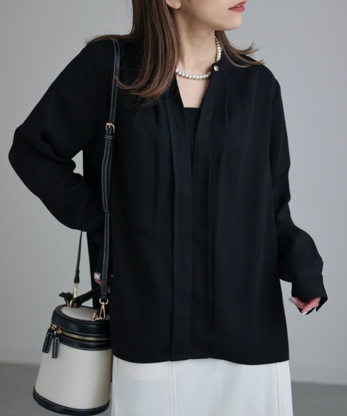 ap retro(アプレトロ)の「スキッパーボタンブラウス ノーカラーブラウス 2WAYブラウス(シャツ/ブラウス・レディース・ブラック/グレイッシュベージュ/ホワイト・FREE)」の17枚目の写真