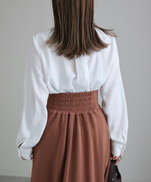 ap retro(アプレトロ)の「スキッパーボタンブラウス ノーカラーブラウス 2WAYブラウス(シャツ/ブラウス・レディース・ブラック/グレイッシュベージュ/ホワイト・FREE)」の10枚目の写真