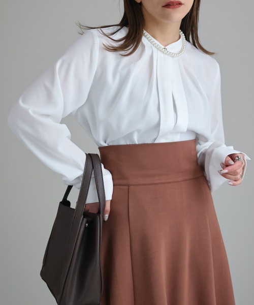 ap retro(アプレトロ)の「スキッパーボタンブラウス ノーカラーブラウス 2WAYブラウス(シャツ/ブラウス・レディース・ブラック/グレイッシュベージュ/ホワイト・FREE)」の4枚目の写真