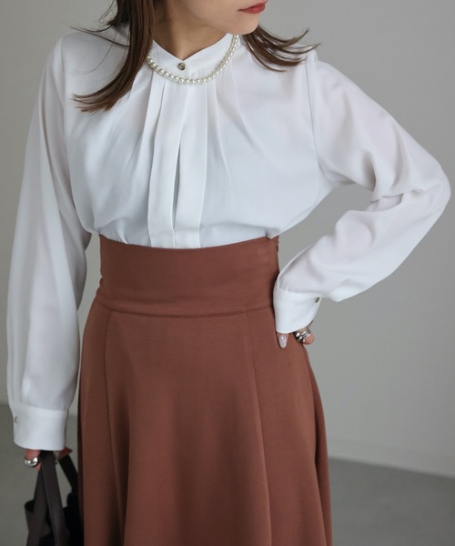 ap retro(アプレトロ)の「スキッパーボタンブラウス ノーカラーブラウス 2WAYブラウス(シャツ/ブラウス・レディース・ブラック/グレイッシュベージュ/ホワイト・FREE)」の6枚目の写真