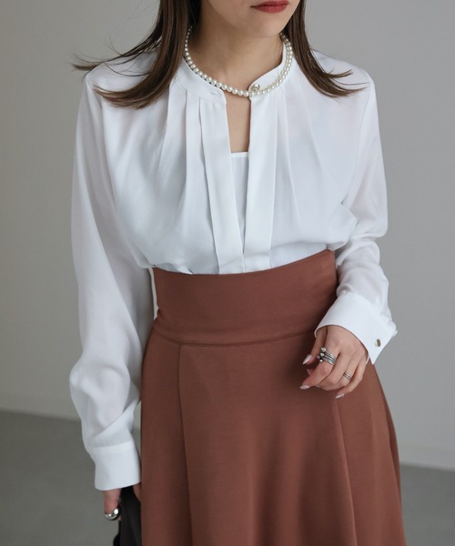 ap retro(アプレトロ)の「スキッパーボタンブラウス ノーカラーブラウス 2WAYブラウス(シャツ/ブラウス・レディース・ブラック/グレイッシュベージュ/ホワイト・FREE)」の7枚目の写真