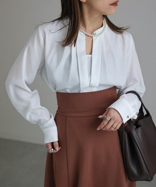 ap retro(アプレトロ)の「スキッパーボタンブラウス ノーカラーブラウス 2WAYブラウス(シャツ/ブラウス・レディース・ブラック/グレイッシュベージュ/ホワイト・FREE)」の8枚目の写真