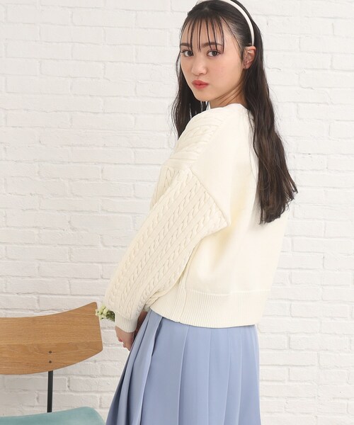 ⭐︎クリーニング済み⭐︎LOHEN ラインニットホワイト 美品 Mila Owen（ミラオーウェン）の「HAMILTON短丈ケーブルニットプル