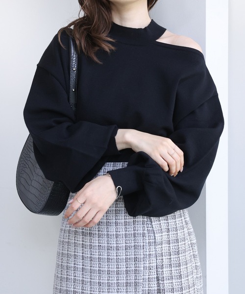 one after another NICE CLAUP(ワンアフターアナザーナイスクラップ)の「肩開きハイネックニット 2023SS(ニット/セーター・レディース・グレー/オフホワイト/ブラック/ベージュ・FREE)」の2枚目の写真