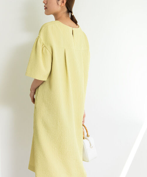 NOLLEY’S(ノーリーズ)の「◇【WEB限定】フクレジャガードギャザースリーブコクーンワンピース(ワンピース・レディース・オフホワイト/ネイビー/サックスブルー/イエロー・36/38)」の4枚目の写真