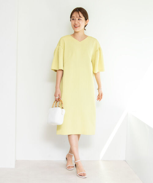 NOLLEY’S(ノーリーズ)の「◇【WEB限定】フクレジャガードギャザースリーブコクーンワンピース(ワンピース・レディース・オフホワイト/ネイビー/サックスブルー/イエロー・36/38)」の6枚目の写真