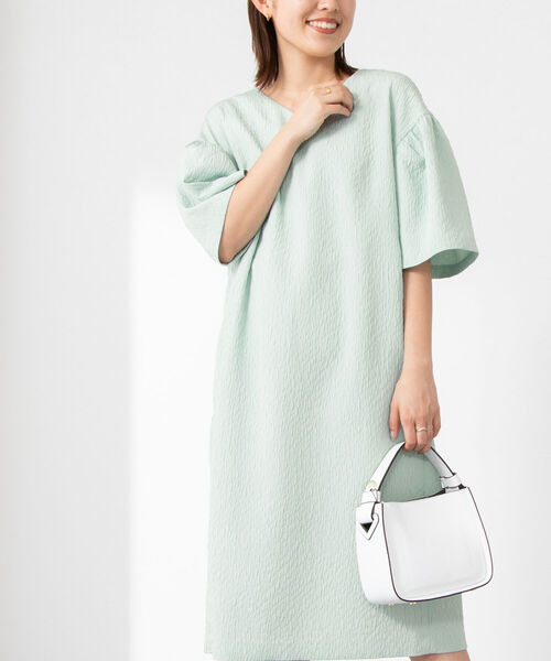 NOLLEY’S(ノーリーズ)の「◇【WEB限定】フクレジャガードギャザースリーブコクーンワンピース(ワンピース・レディース・オフホワイト/ネイビー/サックスブルー/イエロー・36/38)」の11枚目の写真