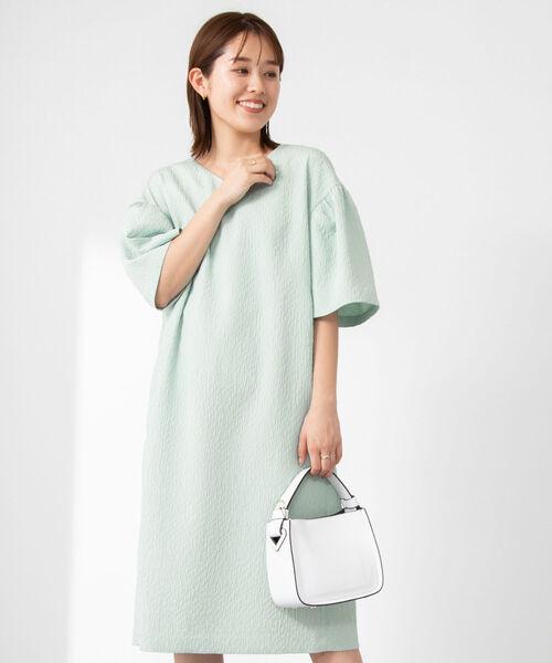 NOLLEY’S(ノーリーズ)の「◇【WEB限定】フクレジャガードギャザースリーブコクーンワンピース(ワンピース・レディース・オフホワイト/ネイビー/サックスブルー/イエロー・36/38)」の13枚目の写真