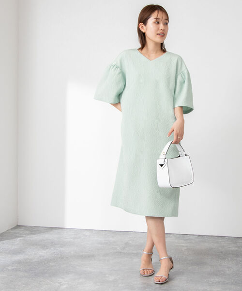 NOLLEY’S(ノーリーズ)の「◇【WEB限定】フクレジャガードギャザースリーブコクーンワンピース(ワンピース・レディース・オフホワイト/ネイビー/サックスブルー/イエロー・36/38)」の16枚目の写真