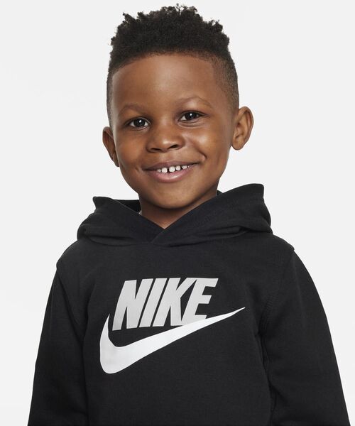 NIKE(ナイキ)の「ナイキ クラブ フレンチ テリー プルオーバー ベビーパーカー / Nike Club French Terry Pullover Toddler Hoodie<90-100cm 展開>(パーカー・キッズ・ブラック/ヘザーグレー・90/95/100)」の8枚目の写真