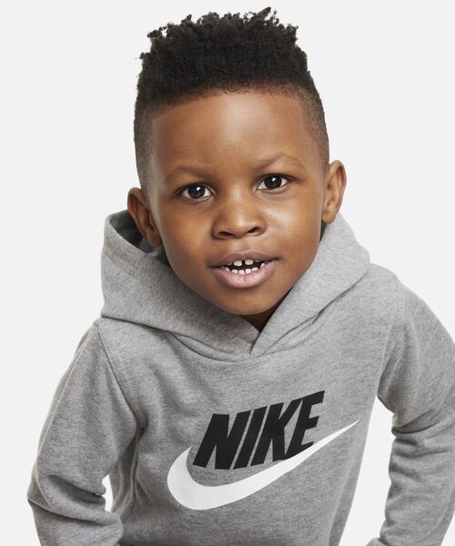 NIKE(ナイキ)の「ナイキ クラブ フレンチ テリー プルオーバー ベビーパーカー / Nike Club French Terry Pullover Toddler Hoodie<90-100cm 展開>(パーカー・キッズ・ブラック/ヘザーグレー・90/95/100)」の12枚目の写真