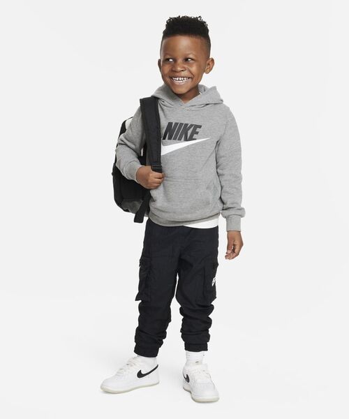 NIKE(ナイキ)の「ナイキ クラブ フレンチ テリー プルオーバー ベビーパーカー / Nike Club French Terry Pullover Toddler Hoodie<90-100cm 展開>(パーカー・キッズ・ブラック/ヘザーグレー・90/95/100)」の14枚目の写真