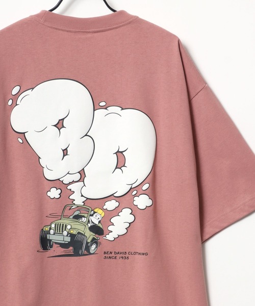 BEN DAVIS(ベンデイビス)の「BEN DAVIS/ベンデイビス SMOKING JEEP TEE/オーバーサイズ ゴリラ ワンポイント ロゴ バックプリント 半袖Tシャツ(Tシャツ/カットソー・メンズ・スモークピンク/セージグリーン/チャコール/ホワイト・M/L/XL)」の2枚目の写真