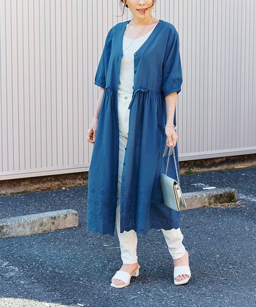 Fizz（フィズ）の「【Fizz/フィズ】　綿キャンブリック　スカラップレースガウンワンピース（ワンピース・レディース・オフホワイト/ダークブルー/グレイッシュベージュ/ブラック・M）」の4枚目の写真