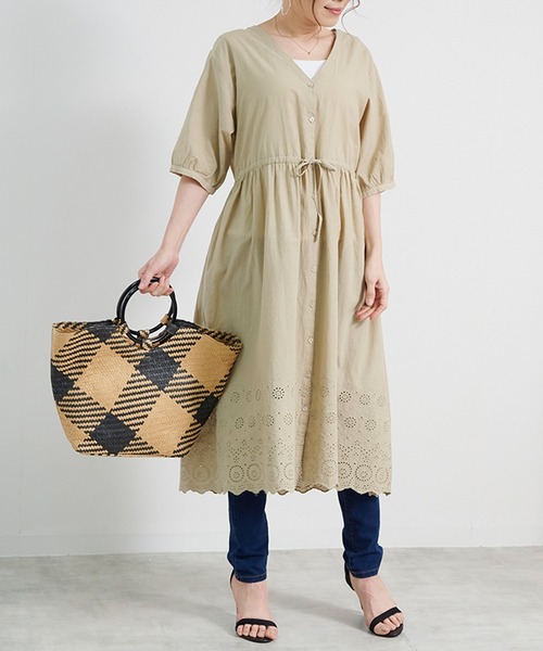 Fizz（フィズ）の「【Fizz/フィズ】　綿キャンブリック　スカラップレースガウンワンピース（ワンピース・レディース・オフホワイト/ダークブルー/グレイッシュベージュ/ブラック・M）」の3枚目の写真