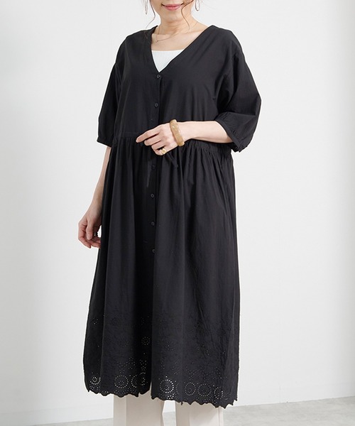 Fizz（フィズ）の「【Fizz/フィズ】　綿キャンブリック　スカラップレースガウンワンピース（ワンピース・レディース・オフホワイト/ダークブルー/グレイッシュベージュ/ブラック・M）」の5枚目の写真