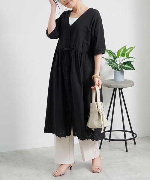 Fizz（フィズ）の「【Fizz/フィズ】　綿キャンブリック　スカラップレースガウンワンピース（ワンピース・レディース・オフホワイト/ダークブルー/グレイッシュベージュ/ブラック・M）」の7枚目の写真