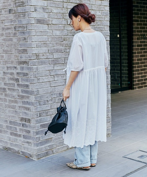 Fizz（フィズ）の「【Fizz/フィズ】　綿キャンブリック　スカラップレースガウンワンピース（ワンピース・レディース・オフホワイト/ダークブルー/グレイッシュベージュ/ブラック・M）」の13枚目の写真